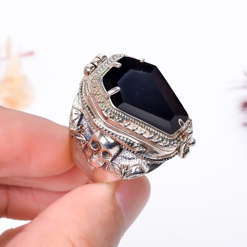 Black onyx skull coffin - black,